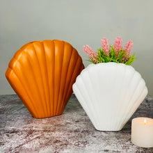 Load image into Gallery viewer, MODERN SWISH SHELL VASE SET