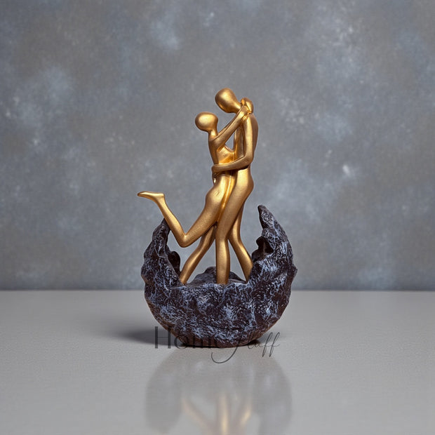 MODERN ROMANTIC COUPLE