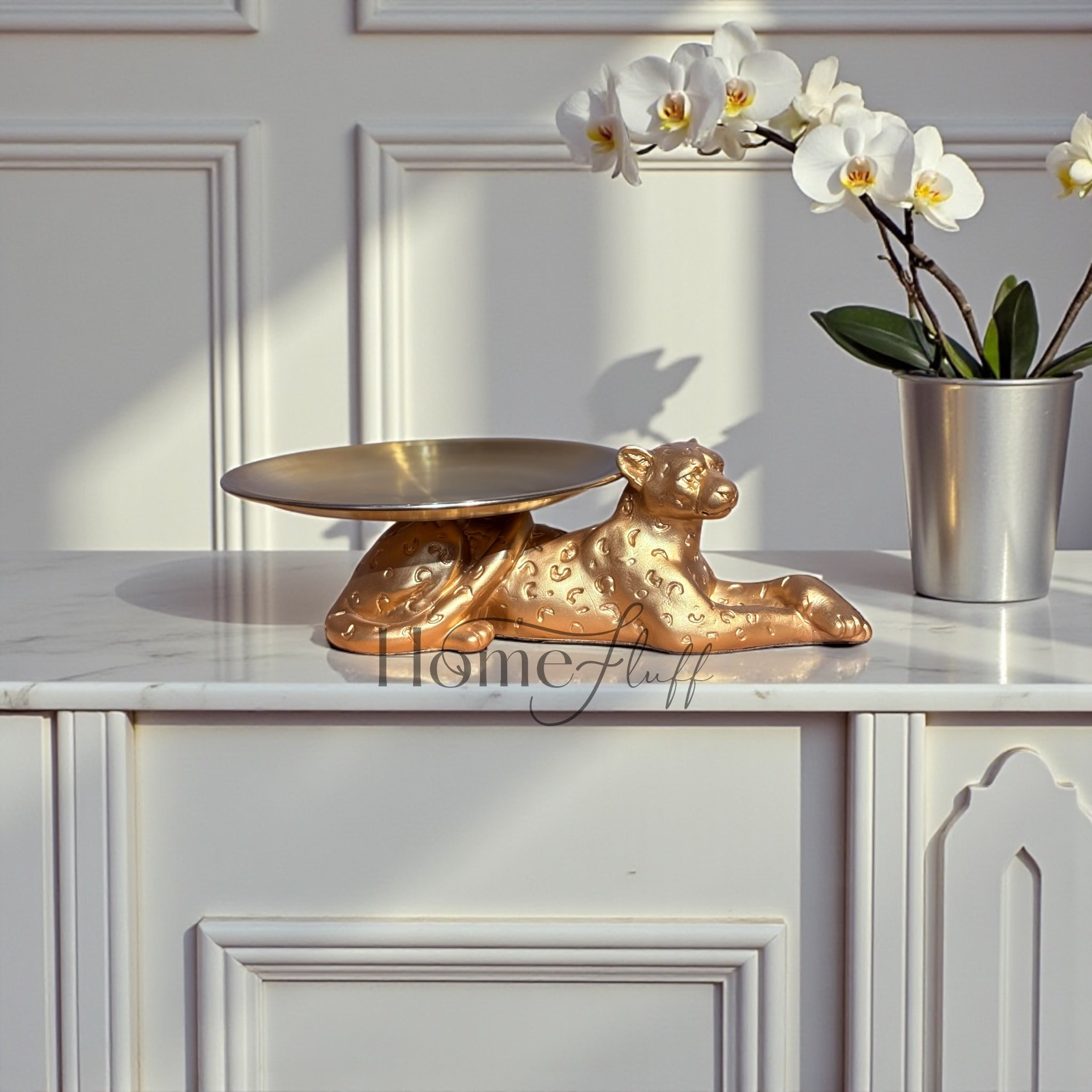 MAJESTIC LEOPARD SITTING