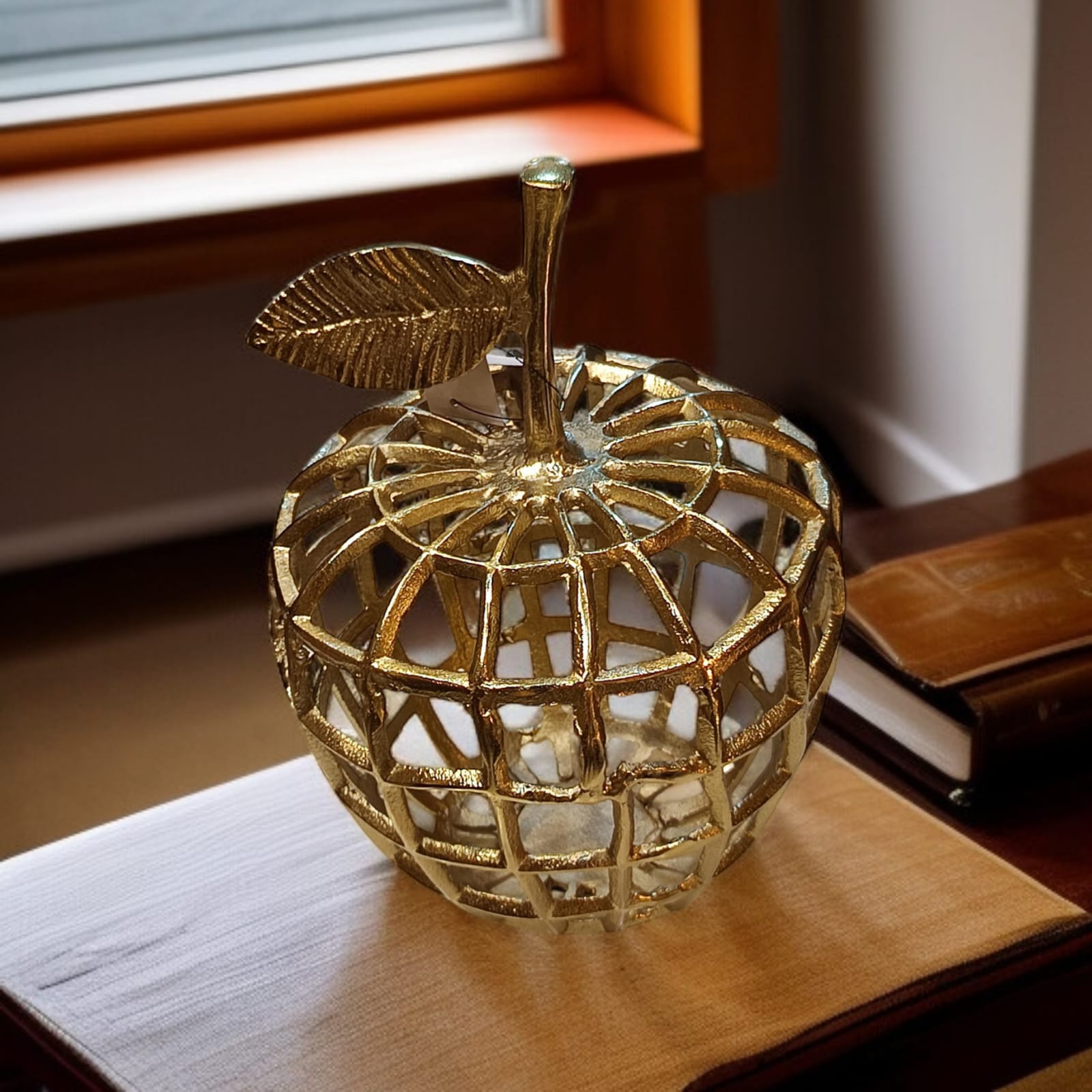 GOLDEN APPLE