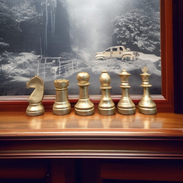 DEMURE CHESS SET OF 6