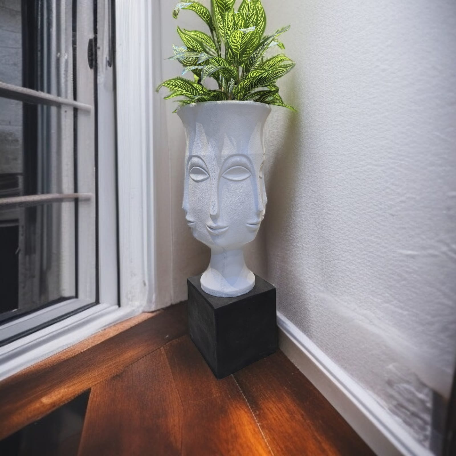 FACES & ROOTS FLOOR PLANTER- BIG SIZE