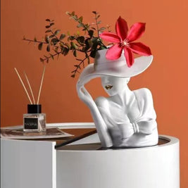 CLASSY MADONNA FLOWER VASE